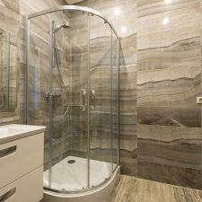 Framed vs. Frameless Shower Doors